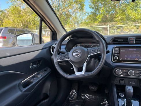 Used 2025 Nissan Versa SV FWD image 31