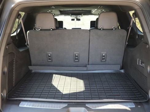 Used 2022 Chevrolet Suburban RST w/ Sport Performance Package AWD/4WD image 31