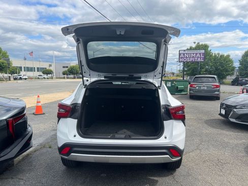 Used 2025 Chevrolet Trax LT FWD image 31