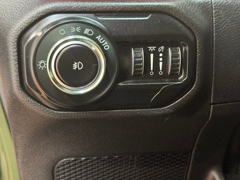 Used 2021 Jeep Wrangler Unlimited Rubicon AWD/4WD image 22
