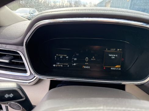 Used 2017 Lincoln Continental Select w/ Continental Climate Package image 12