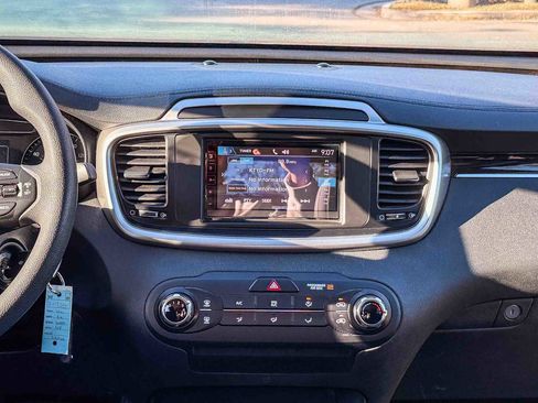 Used 2016 Kia Sorento LX image 13