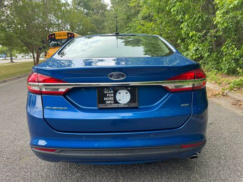 Used 2017 Ford Fusion SE FWD image 5