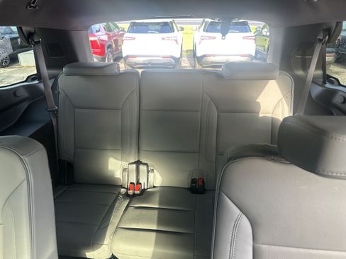 Used 2024 GMC Yukon SLT w/ SLT Luxury Package AWD/4WD image 25