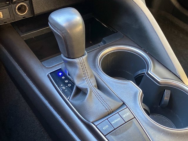 Used 2022 Toyota Camry SE FWD image 27