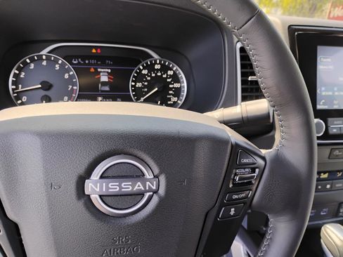 Used 2023 Nissan Frontier SV w/ SV Convenience Package RWD image 23
