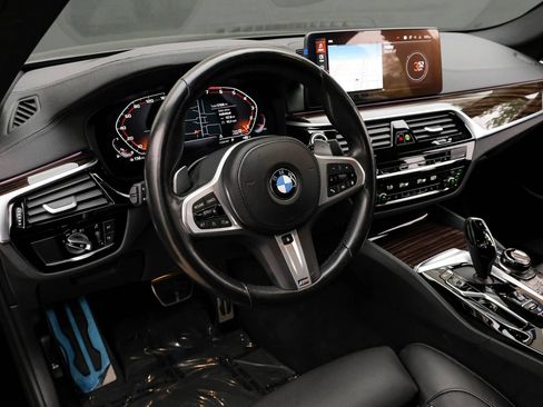 Used 2023 BMW M550i xDrive w/ Executive Package AWD/4WD image 2