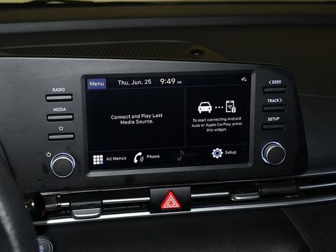 Used 2023 Hyundai Elantra SEL FWD image 17