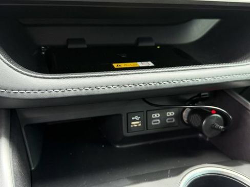 Used 2024 Toyota Highlander XLE FWD image 21