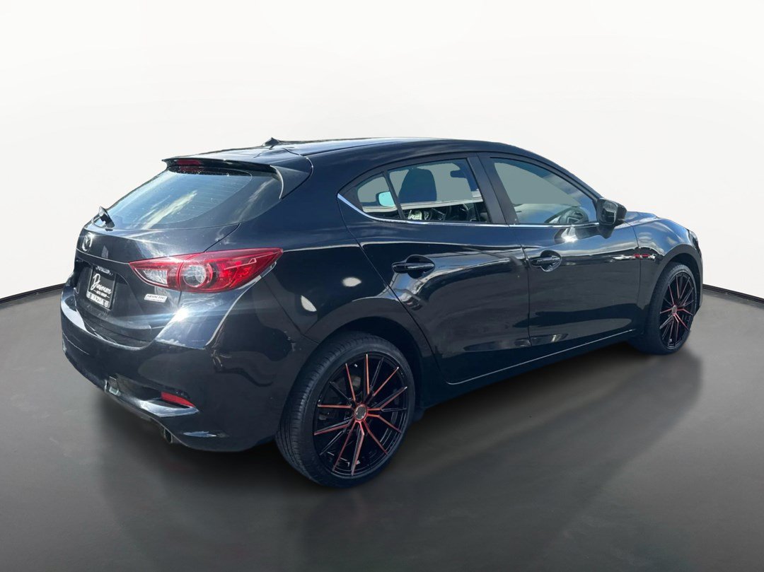 Used 2018 MAZDA MAZDA3 Touring FWD image 3