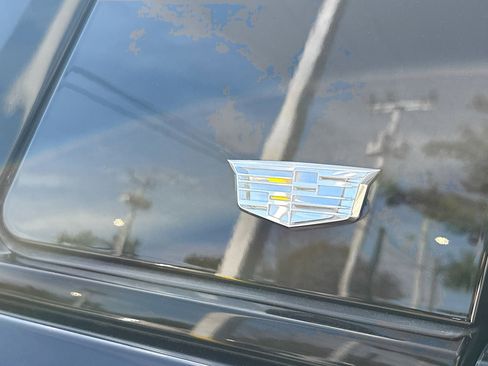 Used 2022 Cadillac Escalade ESV Sport Platinum w/ LPO, ONYX Package image 11