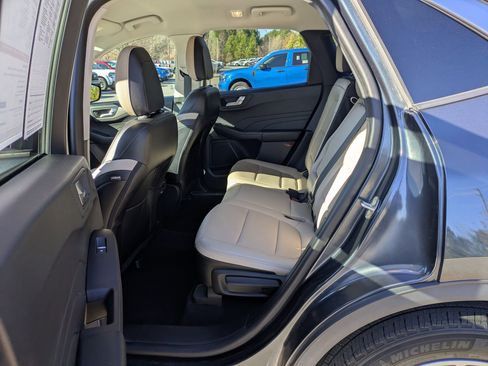 Certified 2022 Ford Escape SEL w/ Technology Package image 25