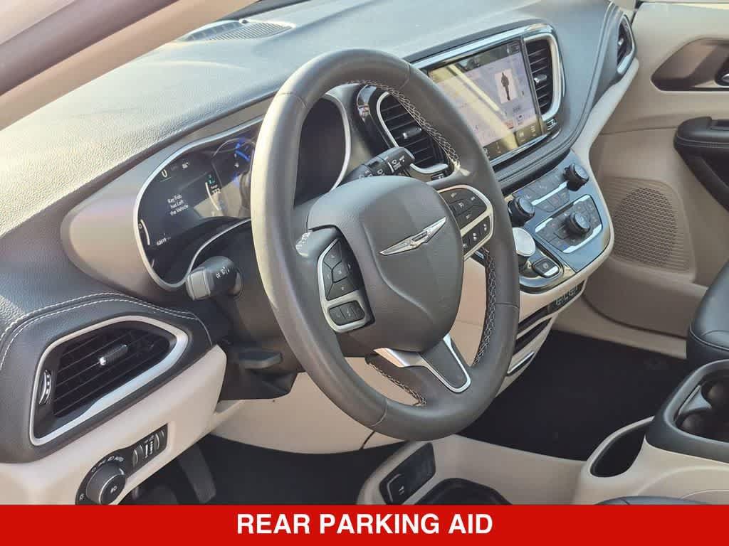 Used 2024 Chrysler Pacifica Limited FWD image 2