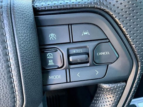Used 2025 Toyota Tacoma SR5 AWD/4WD image 21