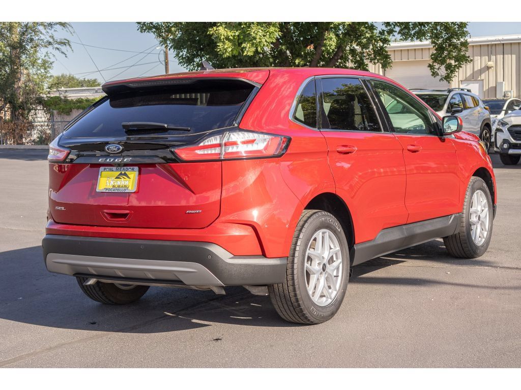 Used 2024 Ford Edge SEL w/ Convenience Package AWD/4WD image 3