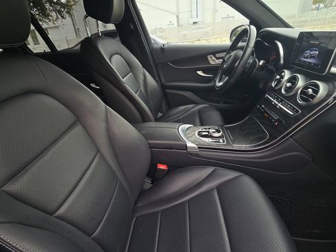 Used 2018 Mercedes-Benz GLC 300 4MATIC image 10