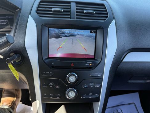 Used 2013 Ford Explorer XLT image 13