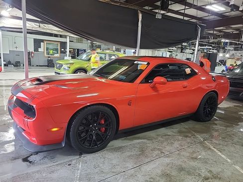 Used 2016 Dodge Challenger SRT Hellcat RWD image 1