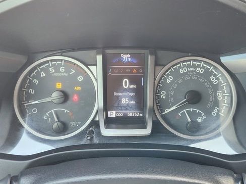 Used 2017 Toyota Tacoma Limited image 7