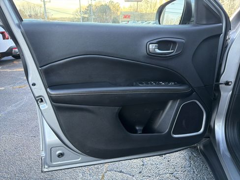 Used 2020 Jeep Compass Latitude w/ Safety & Security Group image 9