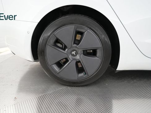 Used 2022 Tesla Model 3 Long Range AWD/4WD image 17