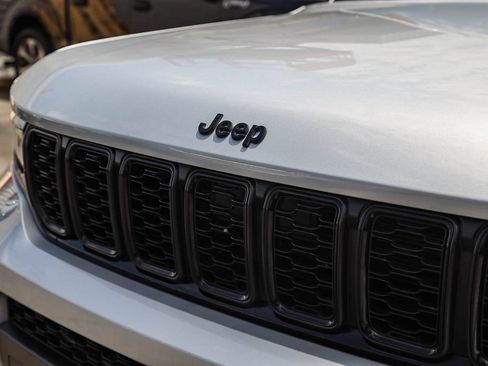 Used 2024 Jeep Grand Cherokee L Laredo AWD/4WD image 11