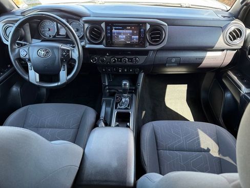 Used 2018 Toyota Tacoma TRD Sport w/ Technology Package image 11