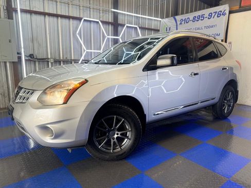 Used 2014 Nissan Rogue S w/ Convenience Package AWD/4WD image 1
