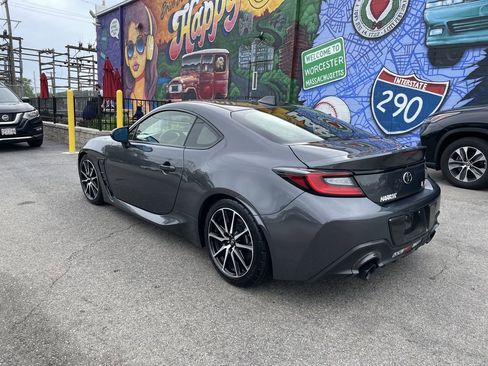 Used 2023 Toyota GR86 w/ ALL Weather Mat Package (TMS) RWD image 3