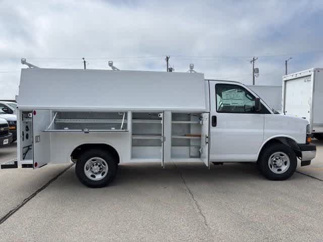 New 2025 Chevrolet Express 3500 w/ Power Convenience Package RWD image 5