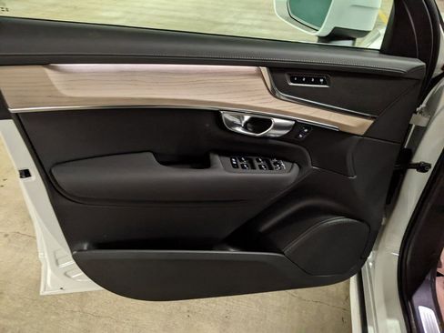 New 2025 Volvo XC90 T8 Core w/ Climate Package image 9