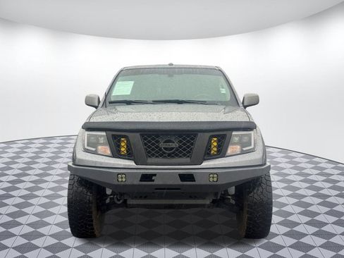 Used 2016 Nissan Frontier PRO-4X image 2