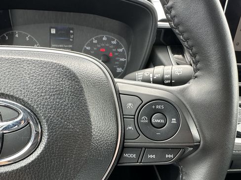 Used 2025 Toyota Corolla Cross LE FWD image 27