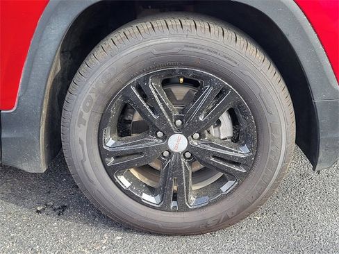 Used 2024 GMC Terrain SLE w/ Driver Convenience Package image 6