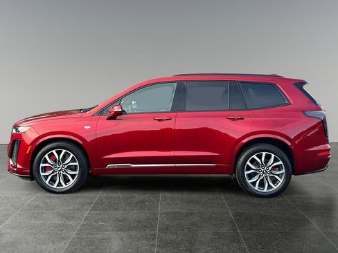 Used 2024 Cadillac XT6 Sport w/ Technology Package AWD/4WD image 4