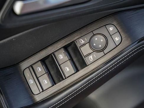 Used 2022 Nissan Rogue SV w/ SV Premium Package image 35