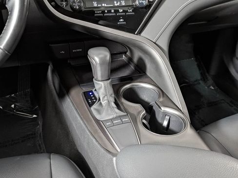 Used 2022 Toyota Camry SE image 19