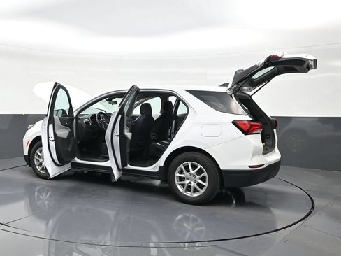 Used 2024 Chevrolet Equinox LS FWD image 31