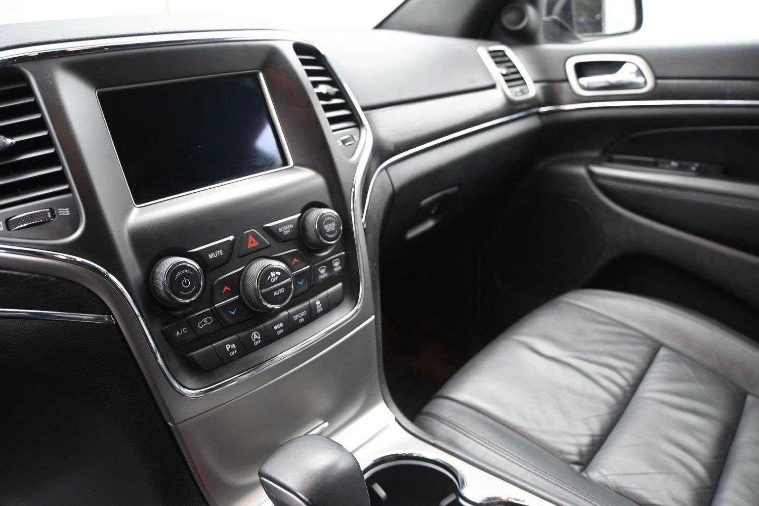 Used 2018 Jeep Grand Cherokee Limited AWD/4WD image 4