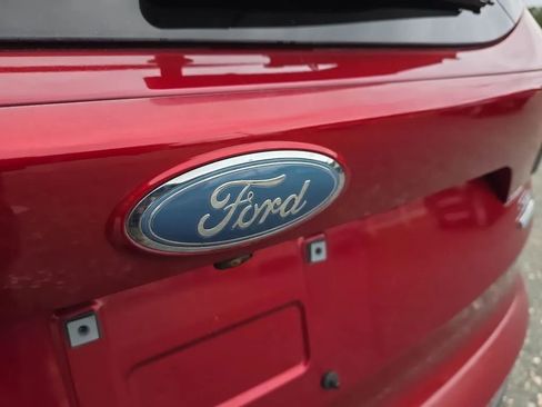 Used 2017 Ford Escape SE w/ Equipment Group 201A FWD image 10