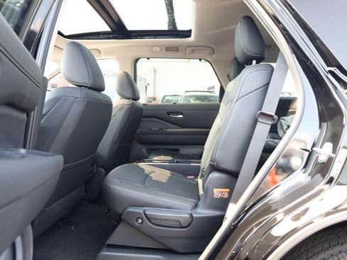 New 2026 Nissan Pathfinder SL w/ SL Premium Package AWD/4WD image 23