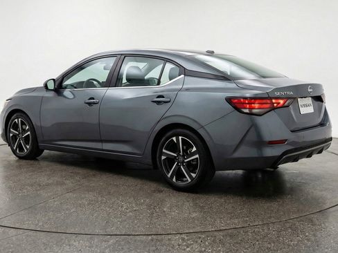 Used 2025 Nissan Sentra SV image 6