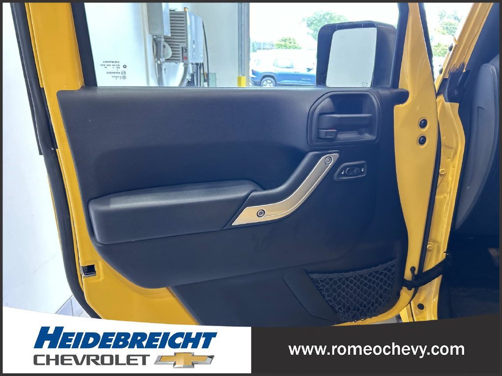 Used 2015 Jeep Wrangler Sahara w/ Connectivity Group AWD/4WD image 10