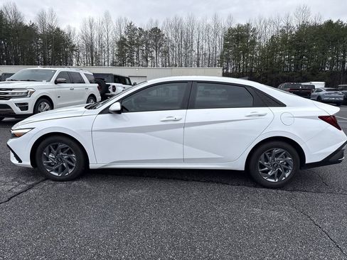 Used 2024 Hyundai Elantra SEL image 4
