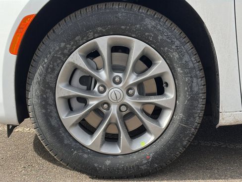 New 2026 Chrysler Pacifica Select image 11