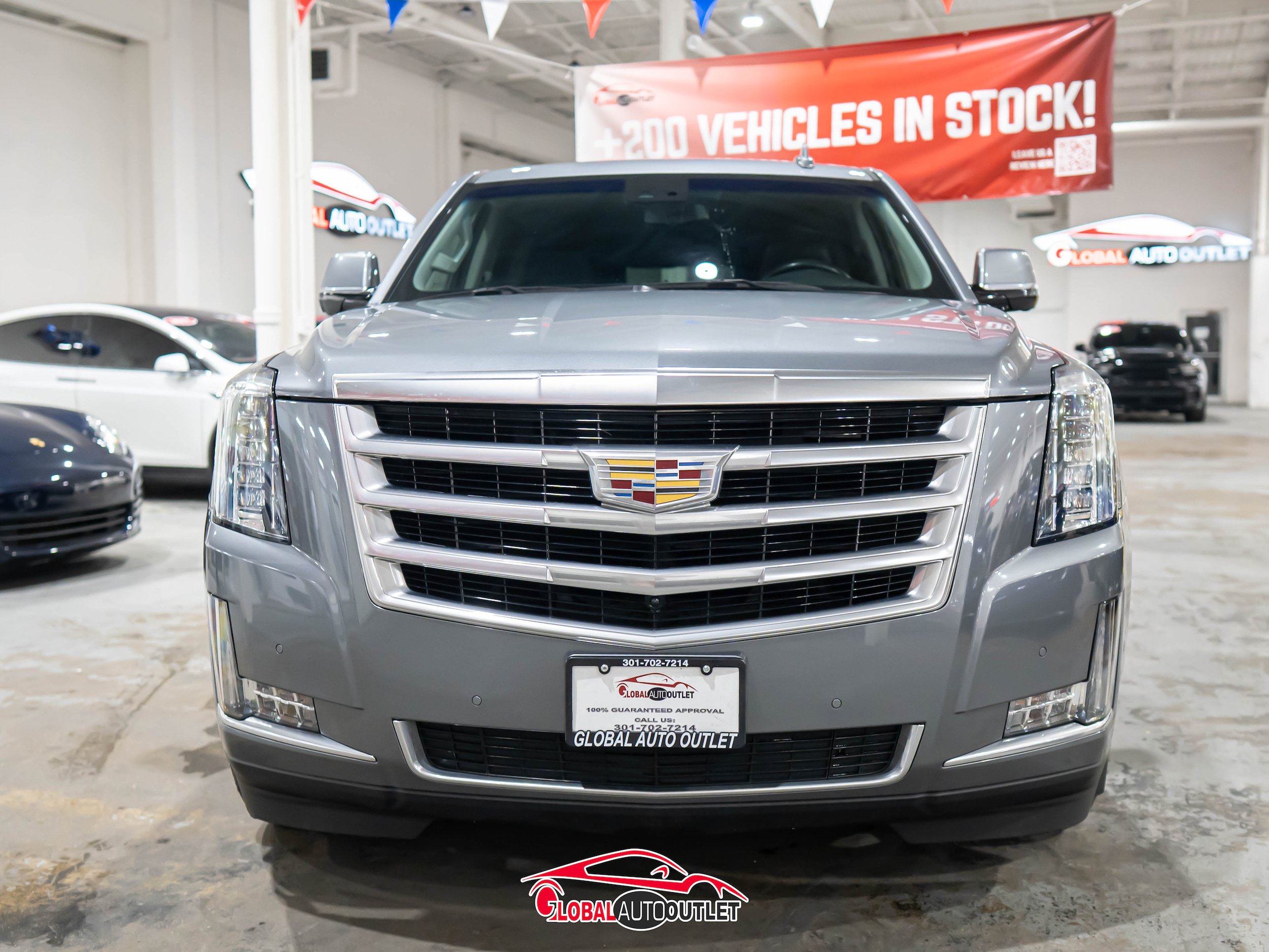 Used 2019 Cadillac Escalade ESV Luxury AWD/4WD image 2