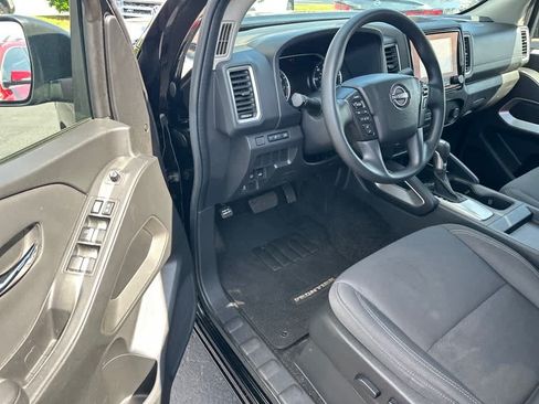 Used 2024 Nissan Frontier SV AWD/4WD image 9