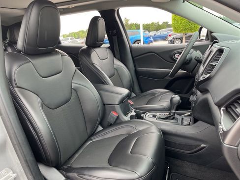 Used 2020 Jeep Cherokee Latitude Plus FWD image 29