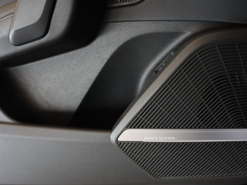 Used 2023 Audi Q5 e Premium Plus w/ Premium Plus Package image 25