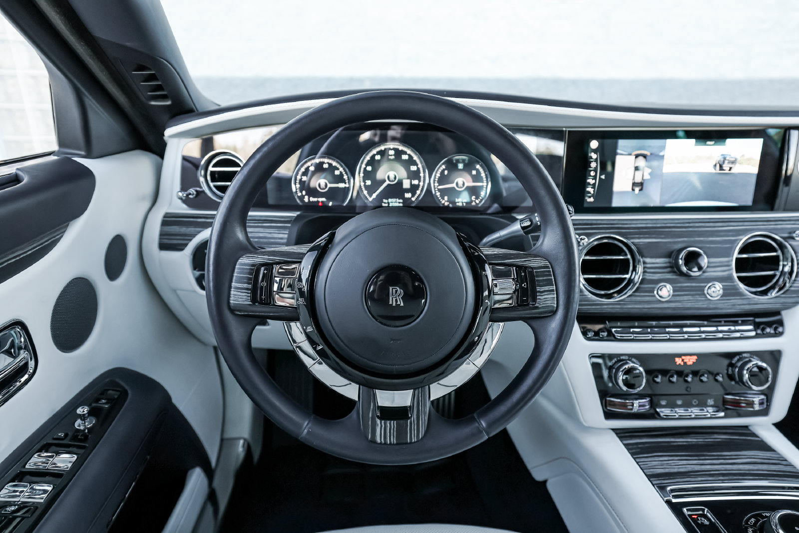 Used 2021 Rolls-Royce Ghost AWD/4WD image 32
